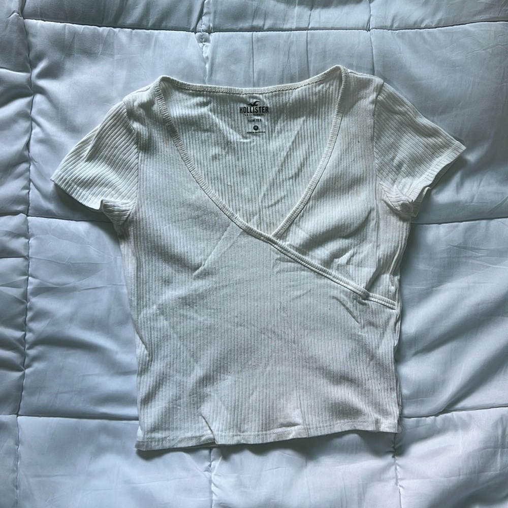 Hollister white v-neck slim Tshirt. Medium.